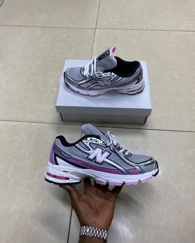 New Balance 740