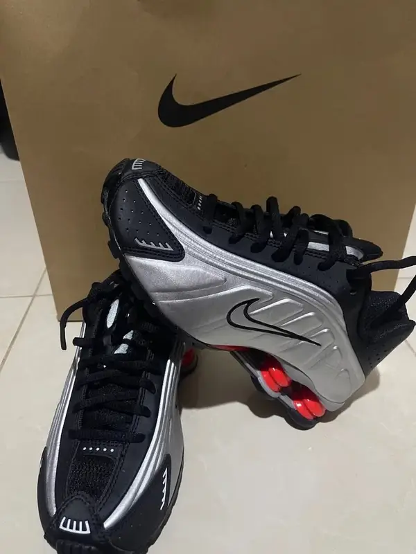 Nike Shox R4