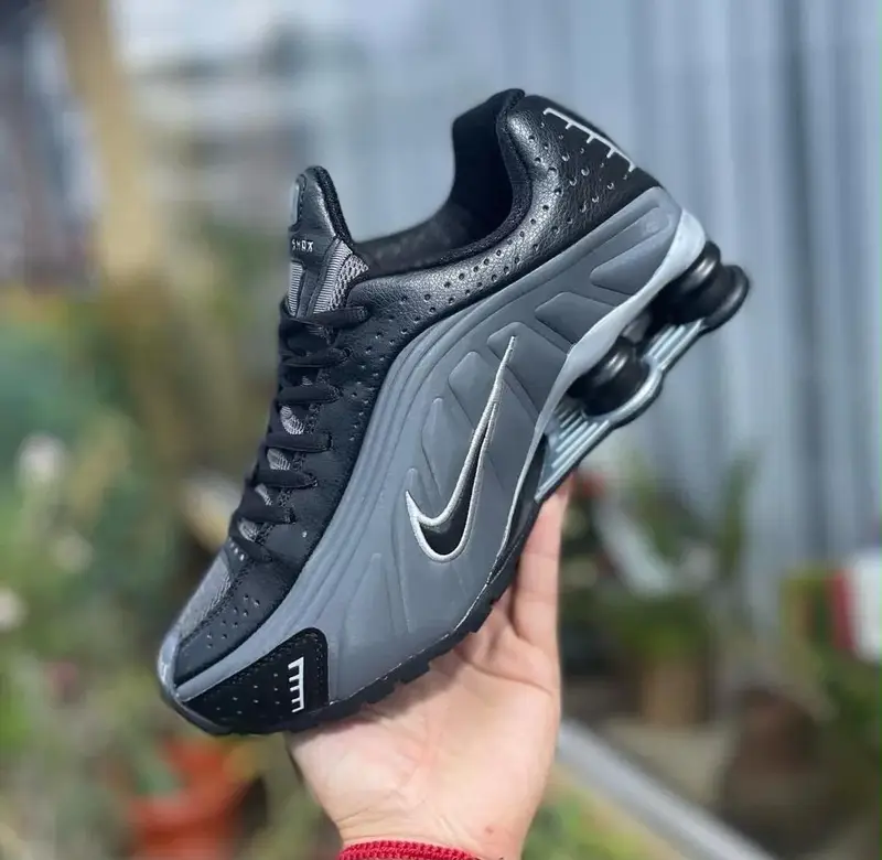 Nike Shox R4