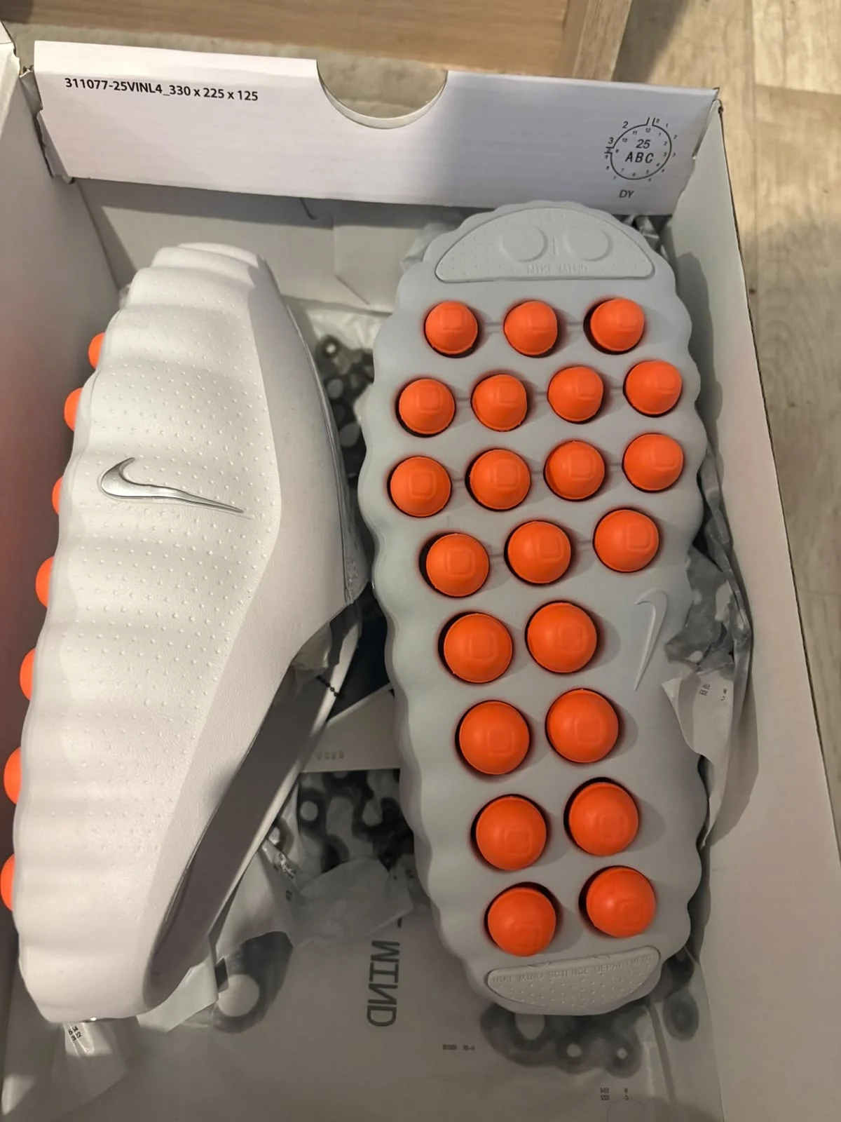 Nike Mind - blanc et orange